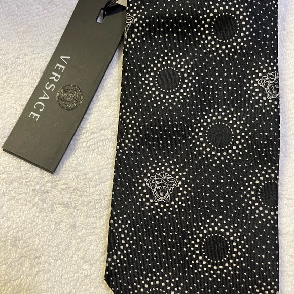 Gianni VERSACE Black and White Dotted Men's Tie with MADUSA image 100%SILK - Picture 3 of 12